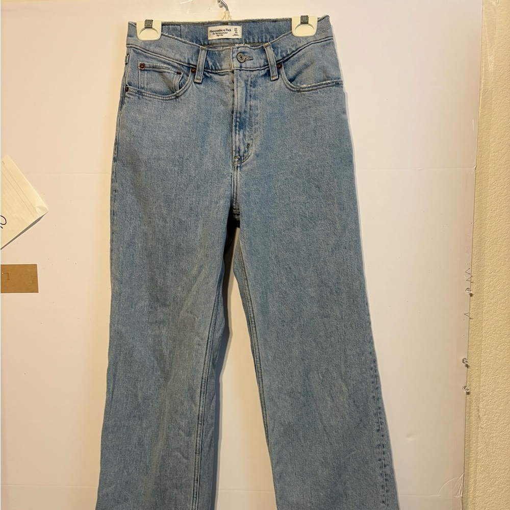 Abercrombie and Fitch 90s high-rise jeans relaxed